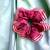 Kadın Koyu Pembe Renk Kenarları Tül Detaylı Şeritli Scrunchie Büyük Boy Simit Toka