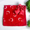 Kırmızı Renk Ay Yıldız Desenli Bandana ve Ay Yıldız Desenli Saten Fiyonk Toka Seti 