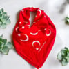 Kırmızı Renk İçerisinde Ay Yıldızlı Unisex %100 Koton Bandana 23 Nisan Bandanası
