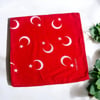 Kırmızı Renk İçerisinde Ay Yıldızlı Unisex %100 Koton Bandana 23 Nisan Bandanası