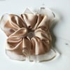 Krem Kenarları Tül  Scrunchie Büyük Boy Simit Toka
