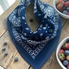 Lacivert Renk Beyaz Desenli %100 Koton Bandana