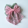 Pembe ve Yeşil Renk Güpürlü Kuyruklu Model Klipsli Toka En:15 Boy:17 cm