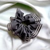 Siyah Kenarları Tül  Scrunchie Büyük Boy Simit Toka