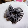 Siyah Kenarları Tül  Scrunchie Büyük Boy Simit Toka