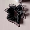 Siyah Kenarları Tül  Scrunchie Büyük Boy Simit Toka