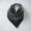 Siyah Renk  desenli %100 Koton Bandana