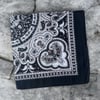Siyah Renk içi renkli desenli%100 koton Bandana