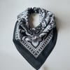 Siyah Renk içi renkli desenli%100 koton Bandana