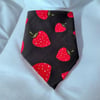 Siyah Üzerine Çilek Desenli I%100 Koton Bandana