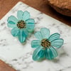 Turkuaz Renk Akrilik Model Ortası Altın Kaplama Tomurcuk Model Çiçek Küpe En:5 Boy:5 cm
