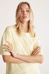 Jemmy Kadın %100 Organik Pamuk Relaxed Fit Yırtmaçlı Yuvarlak Yakalı Açık Sarı T-Shirt