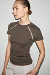 KATENA Kadın Yumuşak Ve Esnek Kumaşlı Yuvarlak Yakalı Düğme Detaylı Slim Fit Kahverengi T-Shirt