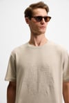 NELIDO Erkek Nakış Detaylı %100 Organik Pamuk Bisiklet Yaka Kısa Kollu Regular Fit Taş Rengi T-Shirt