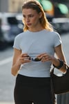 VANYROSE Kadın Yumuşak Kumaşlı %100 Pamuk Taş Detaylı Slim Fit Mavi T-Shirt
