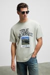 WILDER Erkek Önü Baskılı %100 Organik Pamuk Oversize Fit Bisiklet Yaka Bej T-Shirt