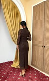 3901-KAHVERENGİ FLOK BASKI DRAPELİ ELBİSE