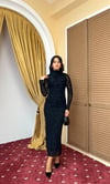 3901-SİYAH FLOK BASKI DRAPELİ ELBİSE