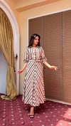 3934-Çizgili Düğmeli Kuşaklı Midi Elbise