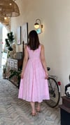 4010-PEMBE V YAKA FİSTO ELBİSE