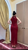 4023-Bordo Halter Yaka Göbek Aksesuar Detaylı Flok Baskı Tül Elbise
