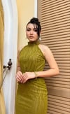 4023-Haki Halter Yaka Göbek Aksesuar Detaylı Flok Baskı Tül Elbise