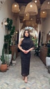 4033- Kahverengi Tek Omuz Dantelli Tül Detaylı Drapeli Elbise