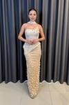 Kristal Taş ve Çiçek Süslemeli Gold Tek Omuz Peplum Abiye Elbise