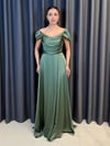 Mint Yeşili Saten Düşük Omuz Drape Detaylı Uzun Abiye Elbise
