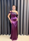 Mürdüm Rengi Asimetrik Kesim Kristal İşlemeli Saten Balık Abiye