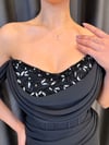 Siyah Düşük Omuz Drape Detaylı Nakış İşlemeli Abiye Elbise