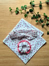 Pembe Çiçekli Fular – Lastikli Toka – Bandana Seti
