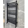 Dekoratif 50x80 cm Mat Siyah Kare Profil Borulu Banyo Havlupan RadyatörDekoratif 50x70 Mat Siyah Havlupan | Modern Banyo İçin Şık ve Fonksiyonel TasarımHavlupan&Panel RadyatörBANDOLÜXERHDK002DUŞHOMEDekoratif 50x80 cm Mat Siyah Kare Profil Borulu Banyo Havlupan Radyatör