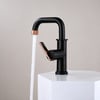 Wing Mat Siyah - Bakır / Rose Gold Çift Renkli Lavabo BataryasıWing Lavabo Bataryası Matt Black & Rose Gold | Premium Tasarım Banyo BataryasıArmatür&BataryaMase ModeLBMS0031DUŞHOMEWing Mat Siyah - Bakır / Rose Gold Çift Renkli Lavabo Bataryası