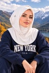 Beyaz Kapüşonlu Pratik Bone Eşarp – Şık, Rahat ve Konforlu