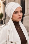 Kırık Beyaz Kabartma Desenli Atkılı Bone