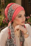 Mercan Siyah Desenli Fularlı Bone