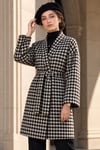 Siyah Beyaz Kaşe Kazayağı Desen Kuşaklı Kimono Ceket / Kışlık Ürün