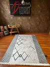 By Özer Halı Baklava Desenli Zikzak Detaylı Gri Renk Saçaklı Makinede Yıkanabilir Kilim