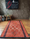 By Özer Halı Baklava Desenli Zikzak Detaylı Kiremit Renk Saçaklı Makinede Yıkanabilir Kilim