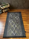 By Özer Halı Decorist Geometrik Baklava Desenli Kazayağı Detaylı Antrasit Renk Kısa Saçaklı Makinede Yıkanabilir Dekoratif Kilim