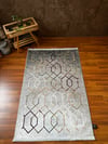 By Özer Halı Geometrik Desenli Gri Gold Renk Geçişli Saçaklı Makinede Yıkanabilir Modern Kilim