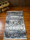 By Özer Halı Geometrik Desenli Gri Tonları Renk Geçişli Saçaklı Makinede Yıkanabilir Modern Kilim
