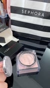 HUDA BEAUTY Easy Bake Sabitleyici Toz Pudra - cherry blossom cake