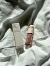 RARE BEAUTY Positive Light Liquid Luminizer - Enchant