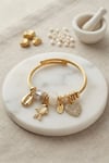 Beyaz Balık Model Gold Renk Charmlı Bileklik