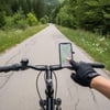 Evrensel Motosiklet Telefon Tutucu – Kaymaz, Kilitlenebilir Güvenli Tutuşlu, 360° Ayarlanabilir Gidon Bağlantılı Akıllı Telefon Aparatı