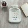 Hello Everyone Yazılı Kurdeleli Beyaz Peluş Sıcak Su Torbası 1 Lt – Yumuşak Kılıf, Uzun Süre Sıcak Tutan Termal Su Torbası