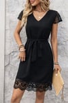 Kadın Kısa Kollu V Yakalı Kuşaklı Dantel Detaylı Kısa Aerobin Elbise
