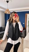 Kadın Uzun Kol Asimetrik Kesim Viskon Bluz Ve Çatlak Deri Görünümlü Fermuar Detaylı Yelek Ikili Takım